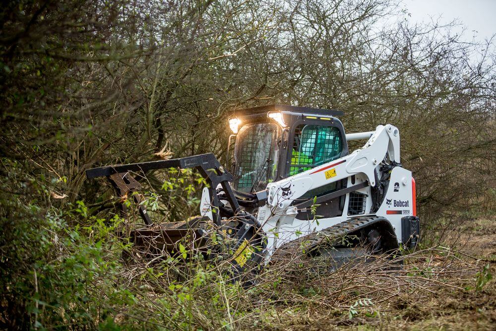 мини товарач bobcat T590 с грапа